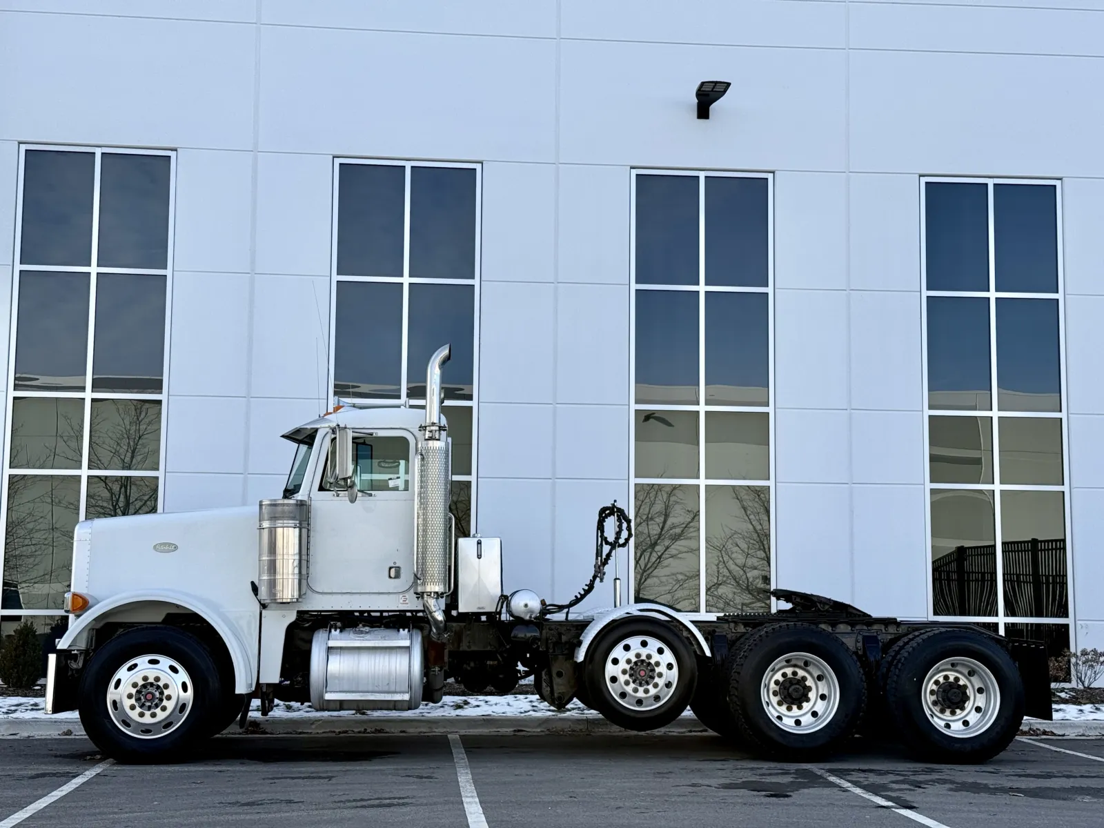 1999 Peterbilt - image 4