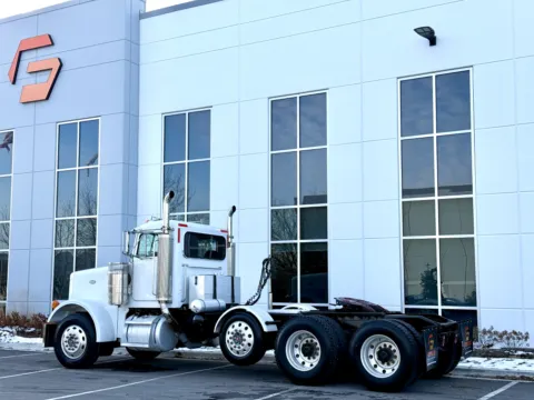 More photos of 1999 PETERBILT 378 at Forge Truck Centers - Illinois, IL