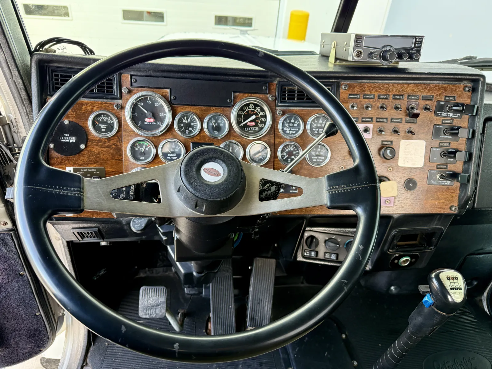 1999 Peterbilt - image 13