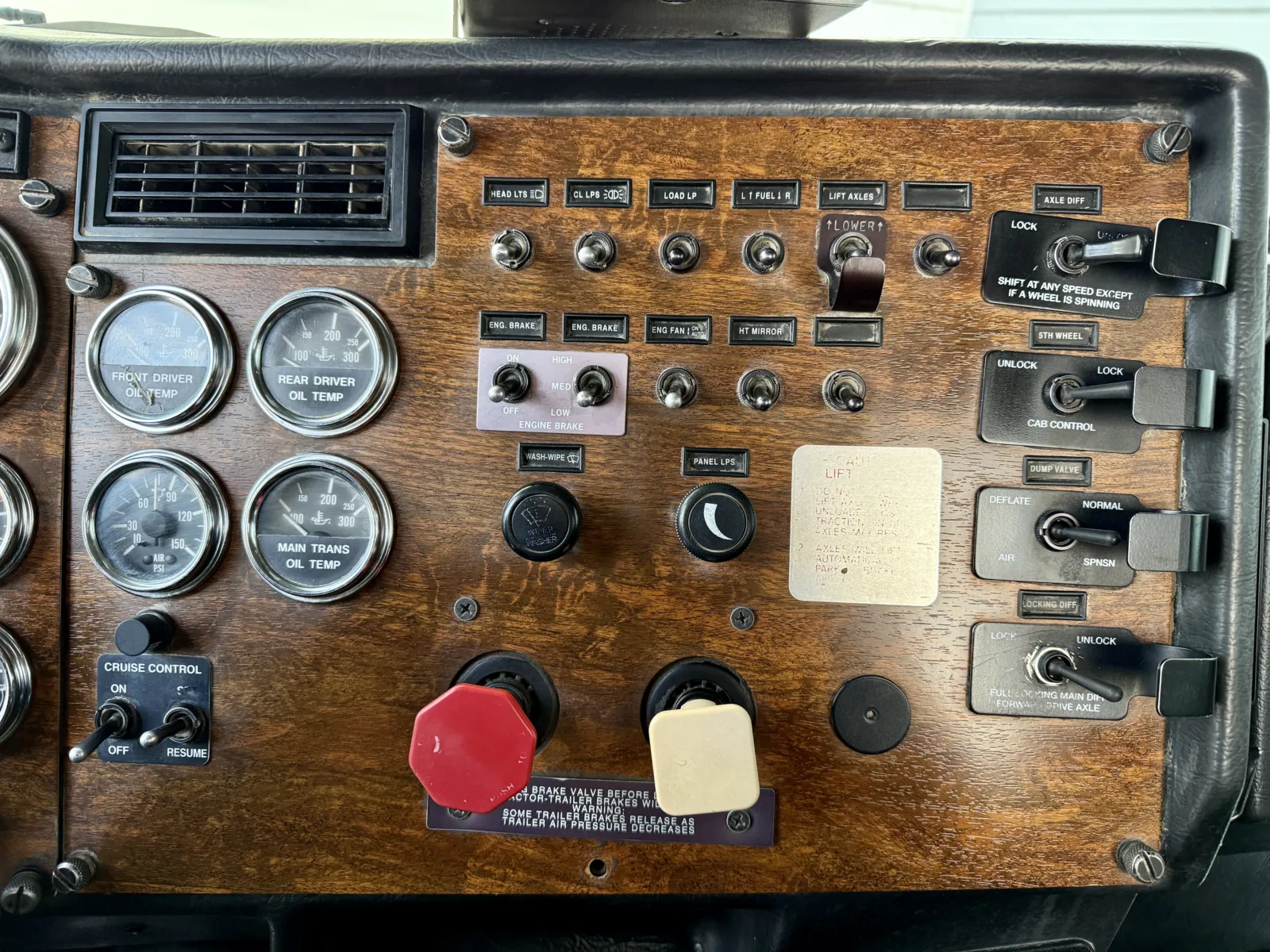 1999 Peterbilt - image 15