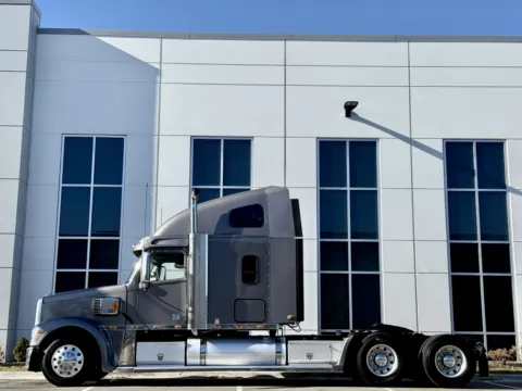More photos of 2020 FREIGHTLINER CORONADO at Forge Truck Centers - Illinois, IL