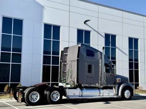 More photos of 2020 FREIGHTLINER CORONADO at Forge Truck Centers - Illinois, IL