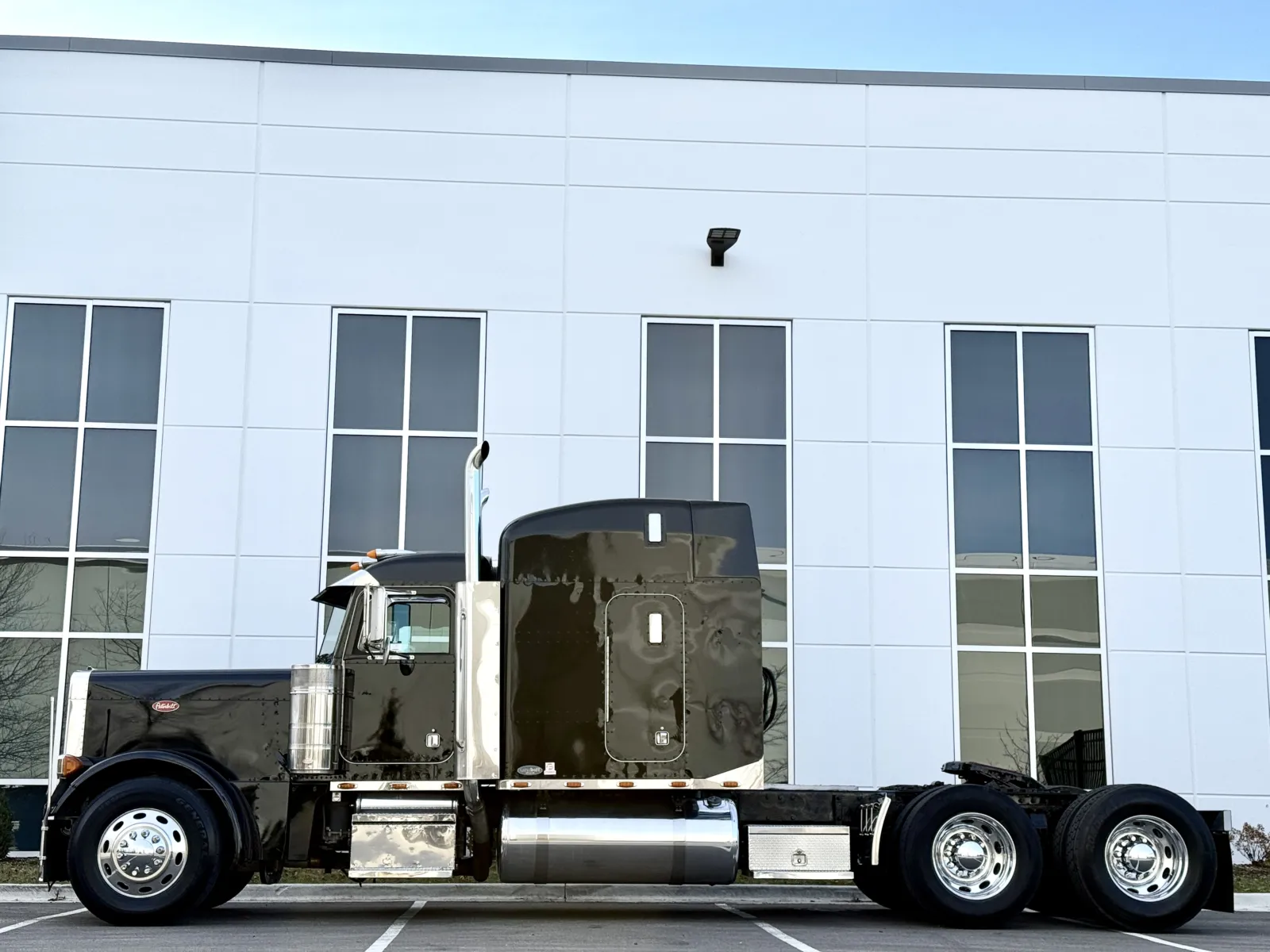 2002 Peterbilt - image 4