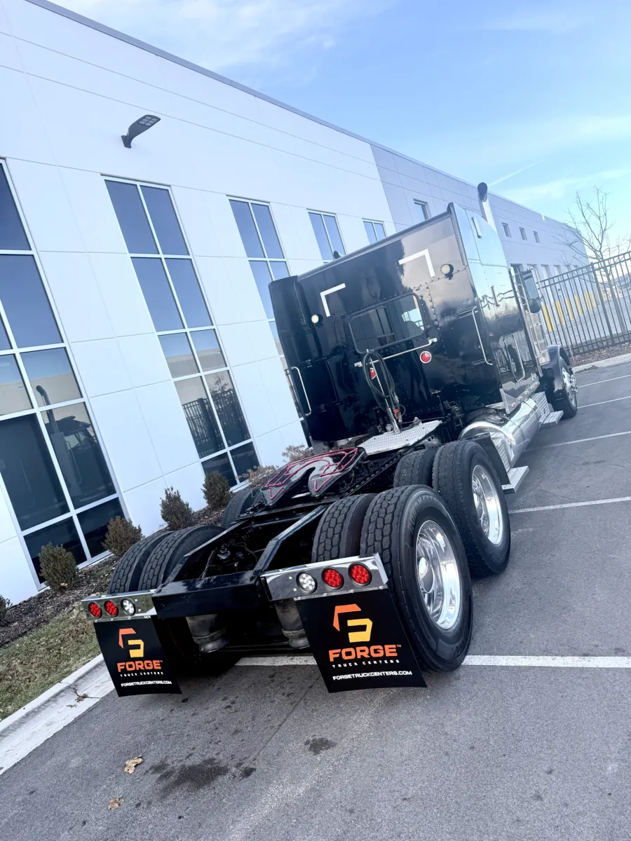 2002 Peterbilt - image 11