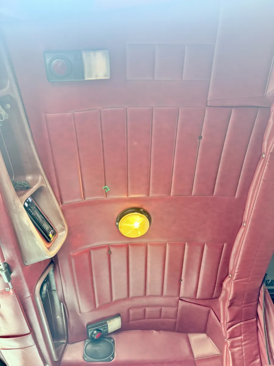 2002 Peterbilt - image 21