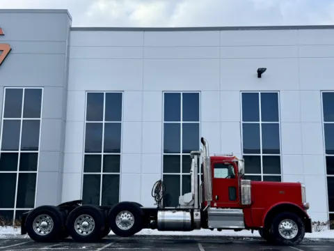 Another view of 2019 PETERBILT 389 for sale in New Lenox, IL at Forge Truck Centers - Illinois