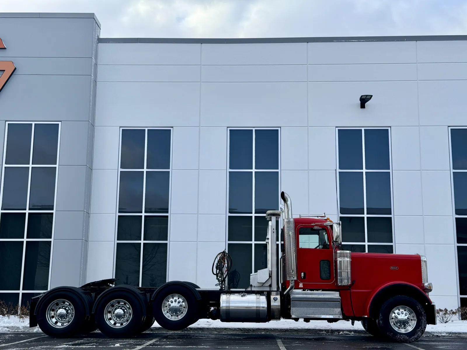 2019 Peterbilt 389 - image 3
