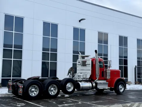 More photos of 2019 PETERBILT 389 at Forge Truck Centers - Illinois, IL