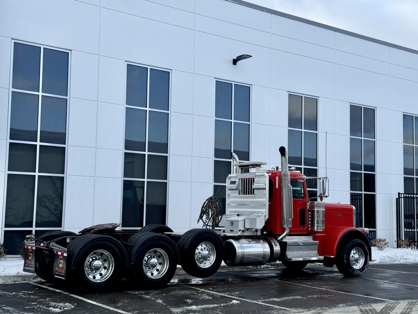 2019 Peterbilt 389 - image 5