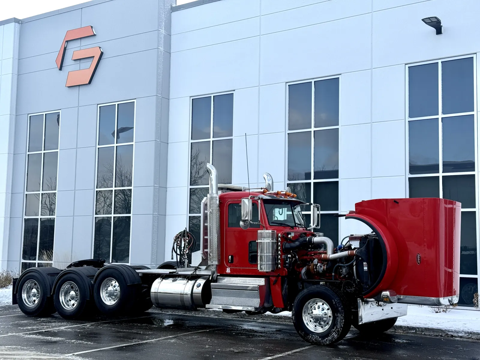 2019 Peterbilt 389 - image 9