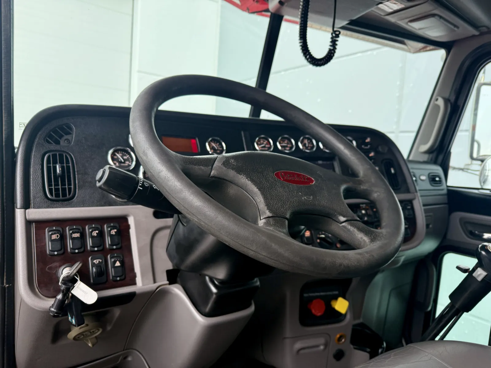 2019 Peterbilt 389 - image 15