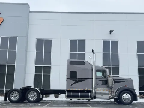 Another view of 2020 KENWORTH W900 for sale in New Lenox, IL at Forge Truck Centers - Illinois
