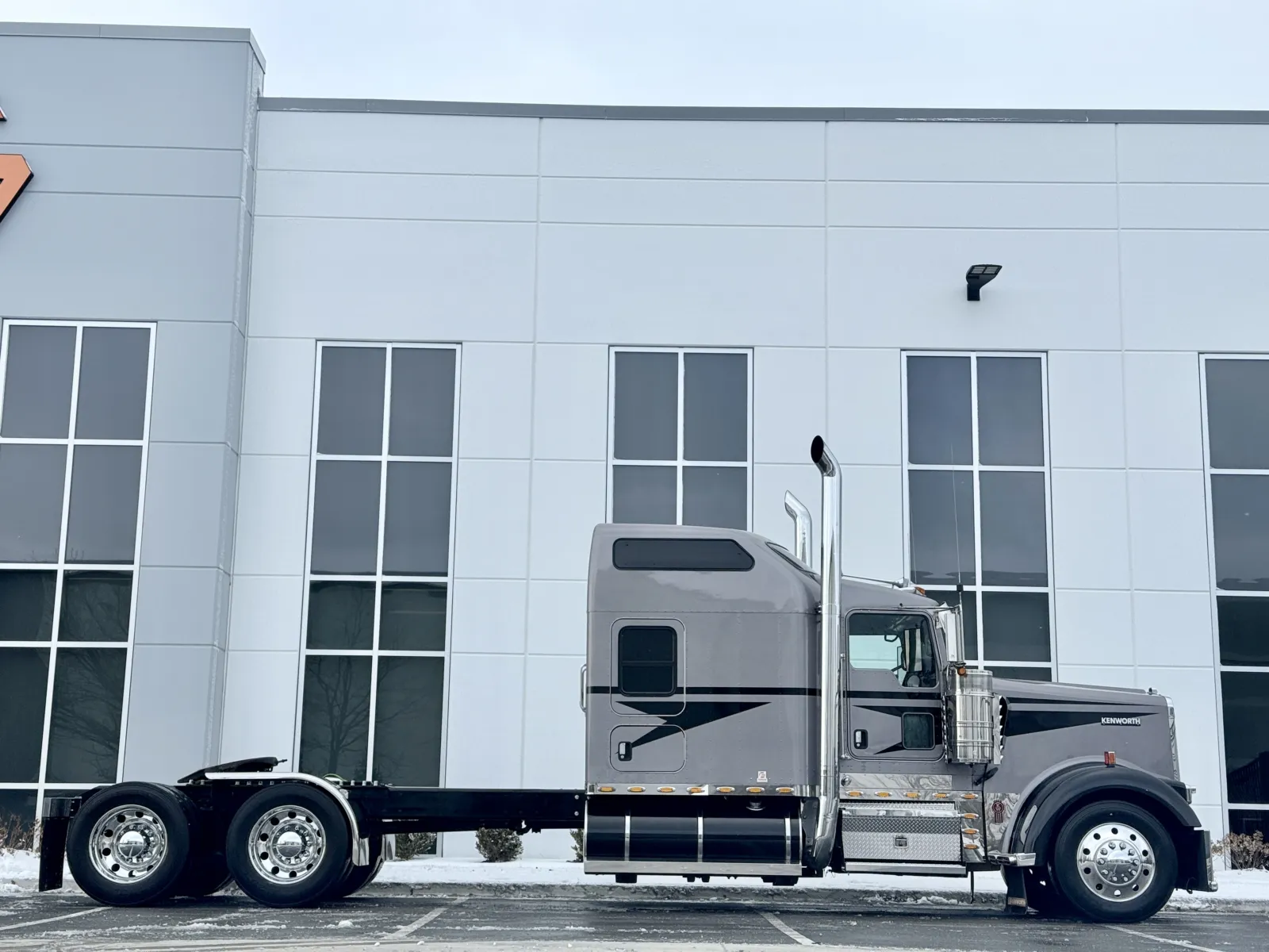 2020 Kenworth W900 - image 3