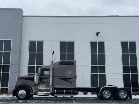 More photos of 2020 KENWORTH W900 at Forge Truck Centers - Illinois, IL