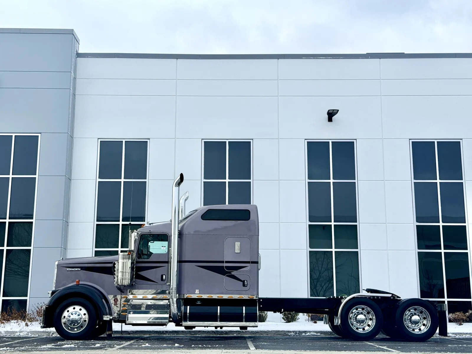 2020 Kenworth W900 - image 4