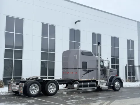 More photos of 2020 KENWORTH W900 at Forge Truck Centers - Illinois, IL