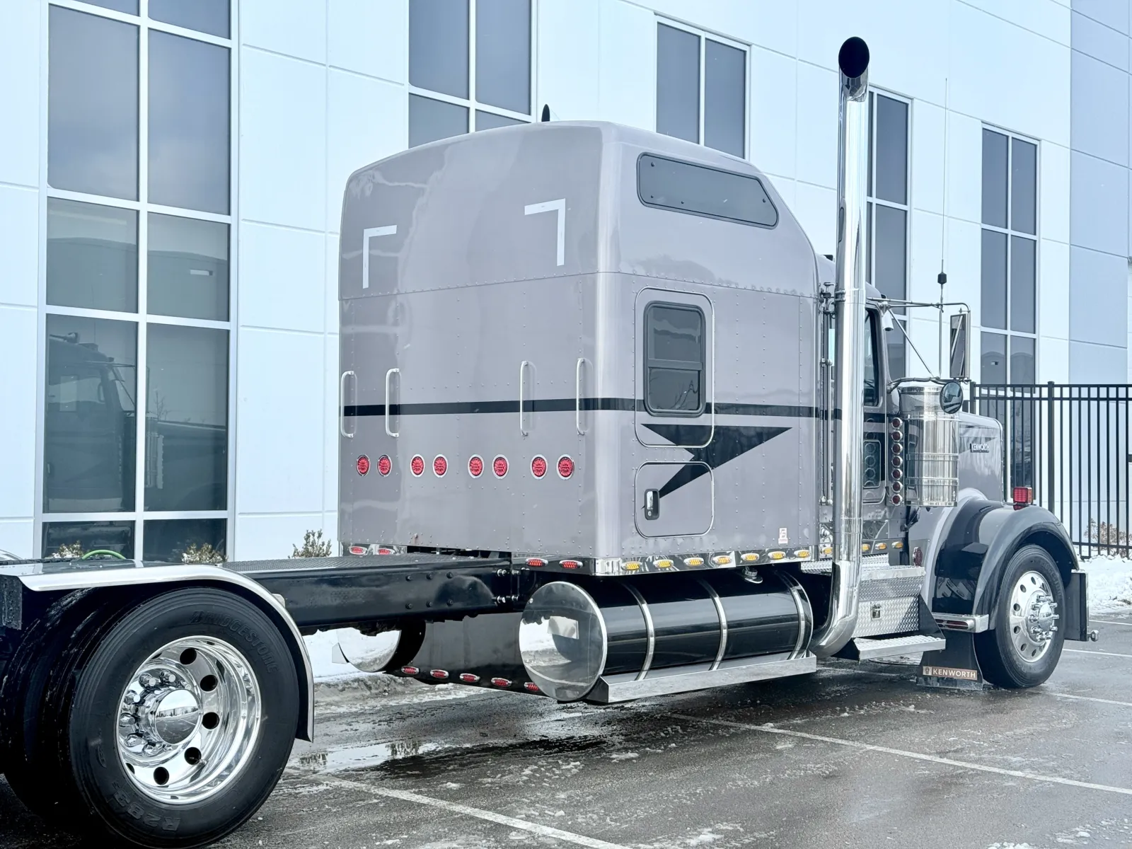 2020 Kenworth W900 - image 7