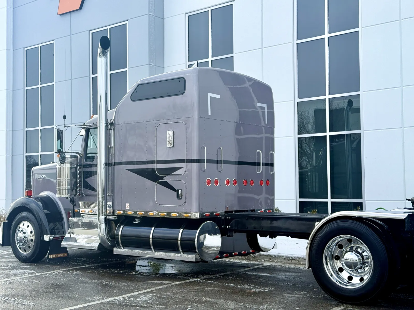 2020 Kenworth W900 - image 8