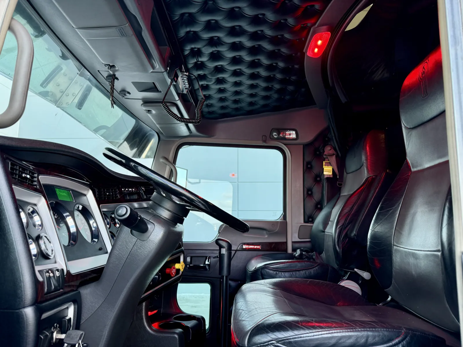 2020 Kenworth W900 - image 14