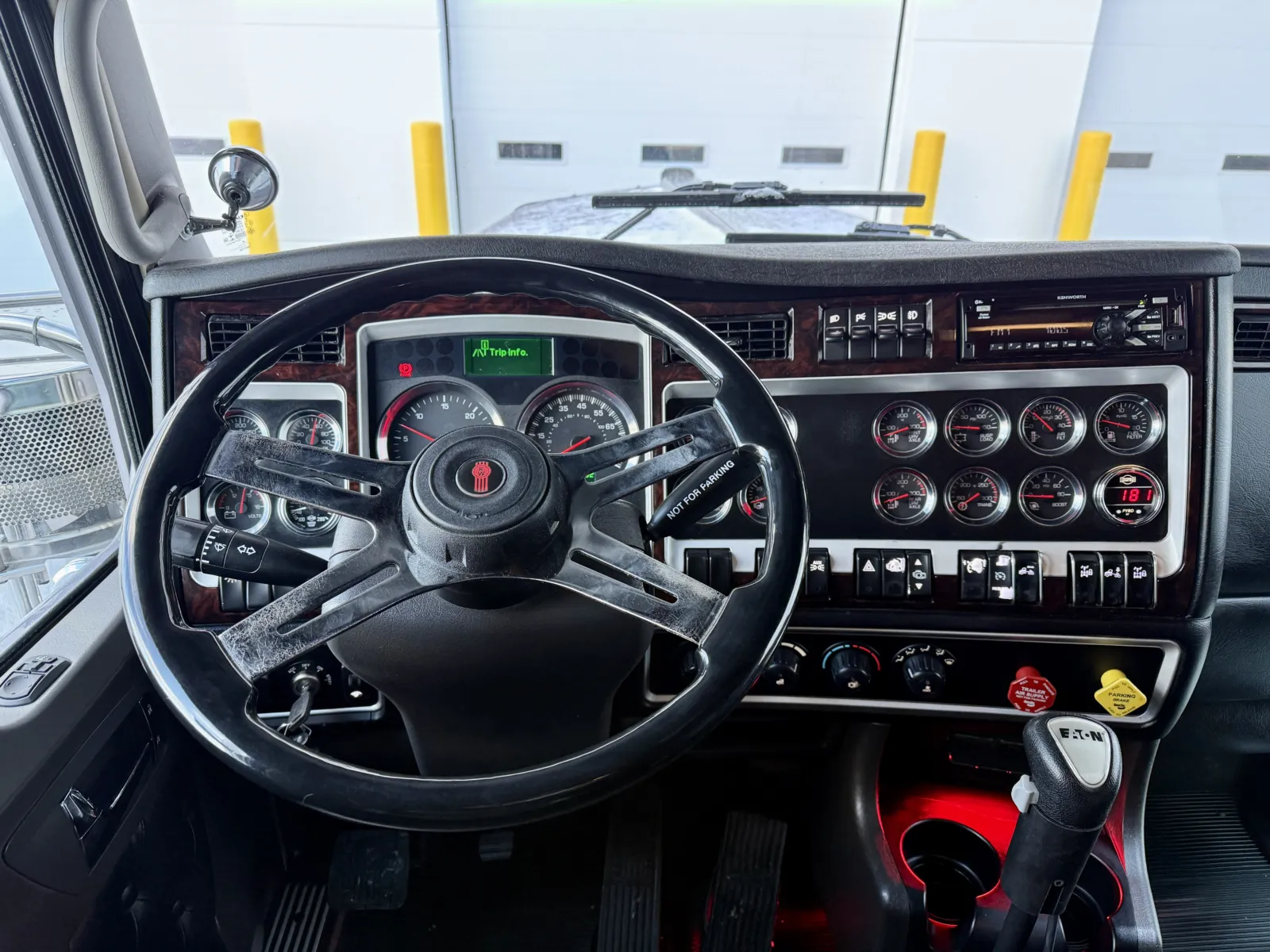 2020 Kenworth W900 - image 17