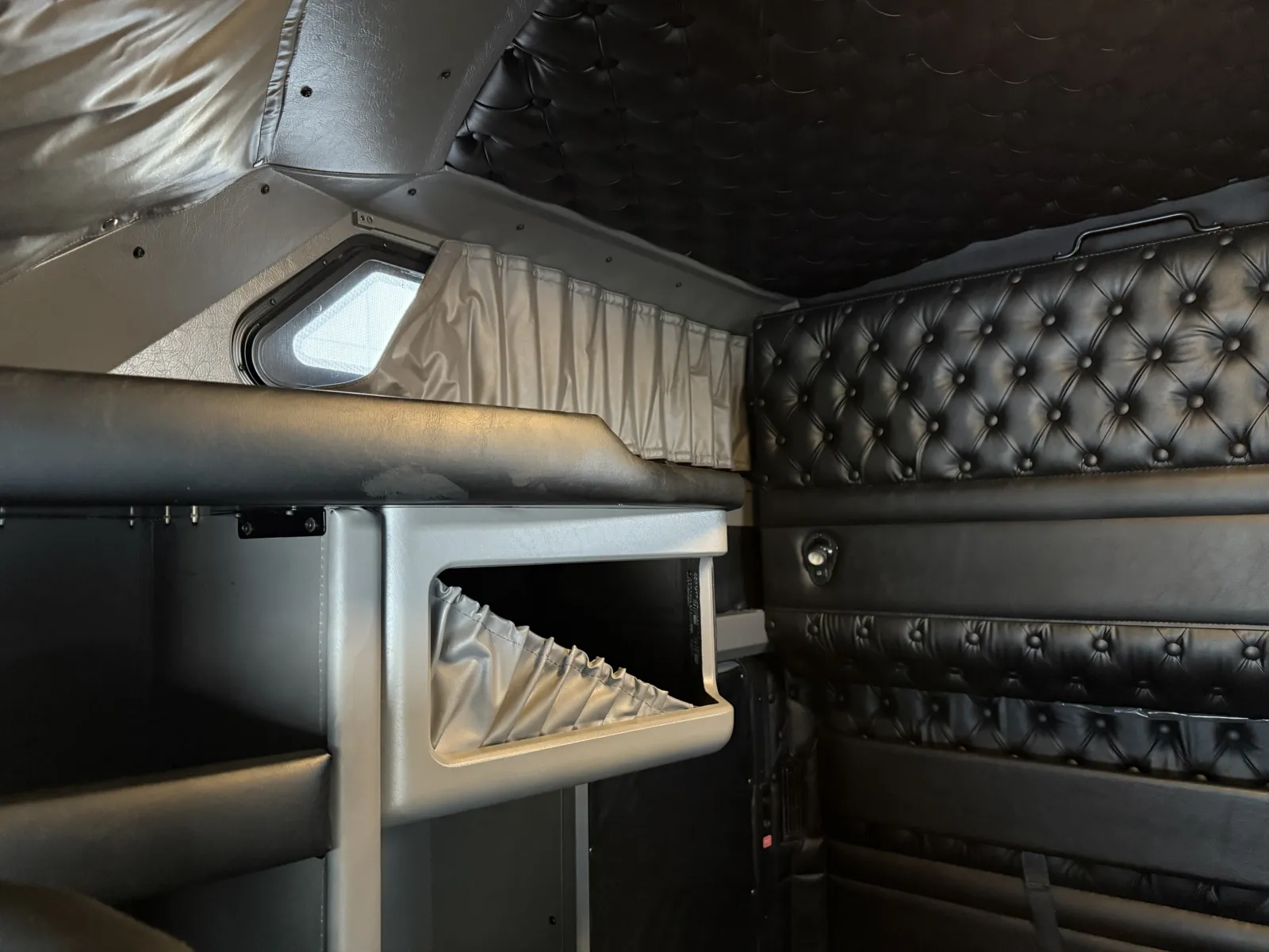 2020 Kenworth W900 - image 20