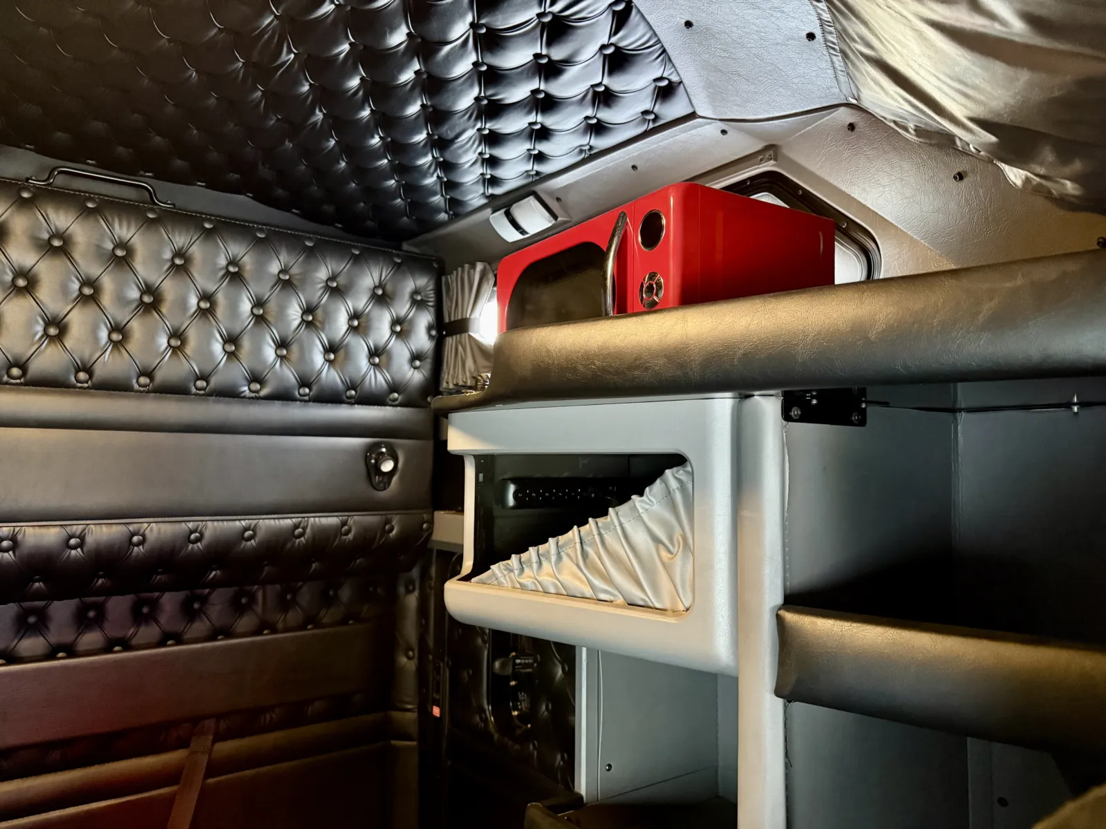 2020 Kenworth W900 - image 22