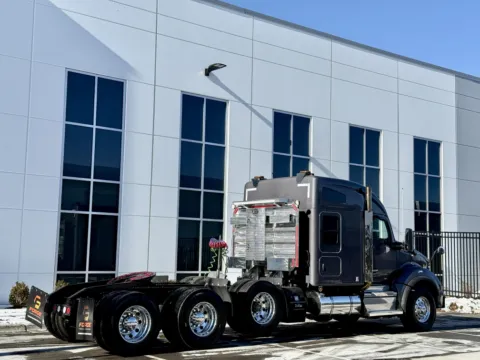 More photos of 2019 KENWORTH T880 at Forge Truck Centers - Illinois, IL