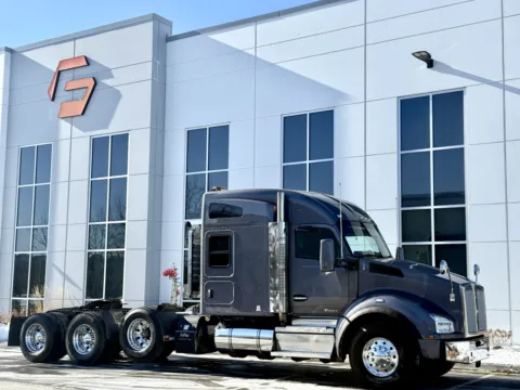 Photos of 2019 KENWORTH T880 for sale in New Lenox, IL at Forge Truck Centers - Illinois