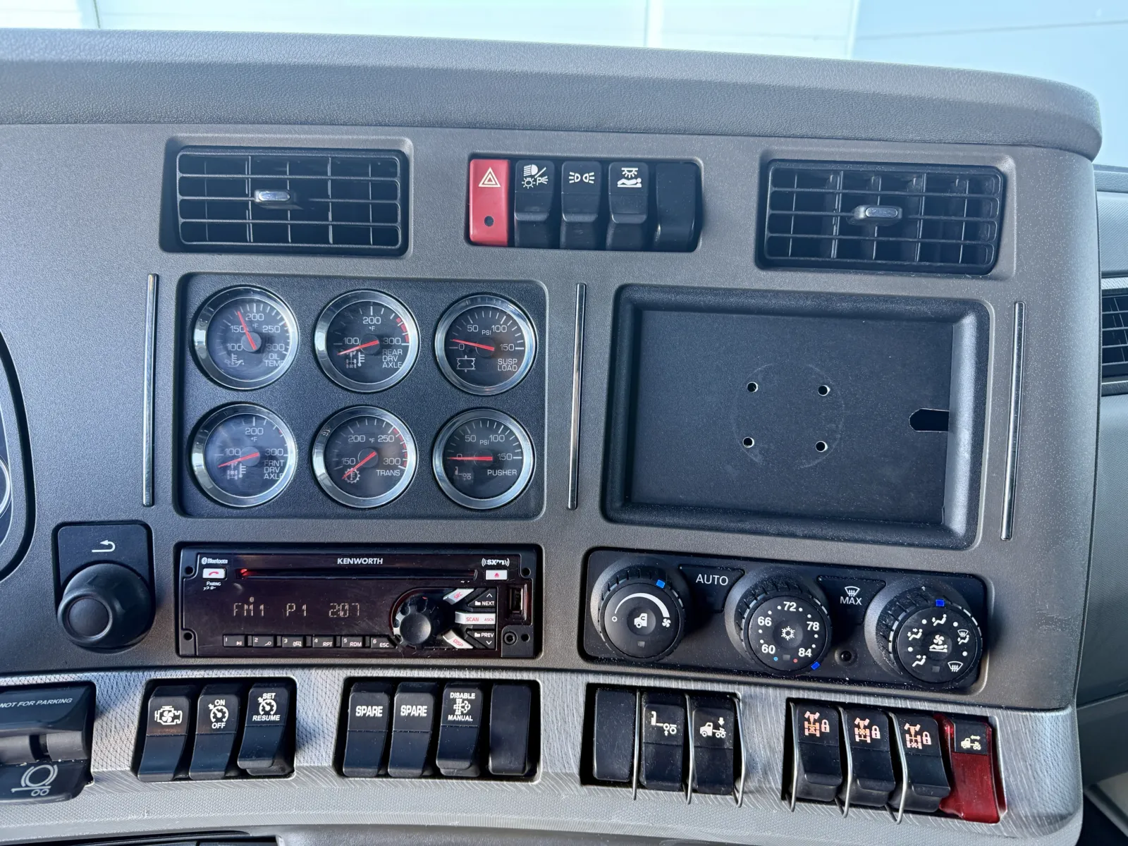 2019 Kenworth T880 - image 18