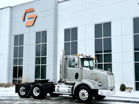 Photos of 2017 WESTERN STAR 4800 for sale in New Lenox, IL at Forge Truck Centers - Illinois