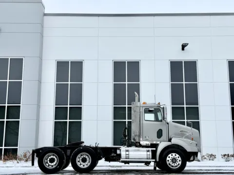 Another view of 2017 WESTERN STAR 4800 for sale in New Lenox, IL at Forge Truck Centers - Illinois