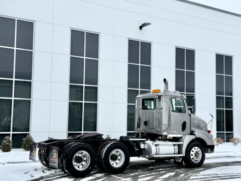 More photos of 2017 WESTERN STAR 4800 at Forge Truck Centers - Illinois, IL