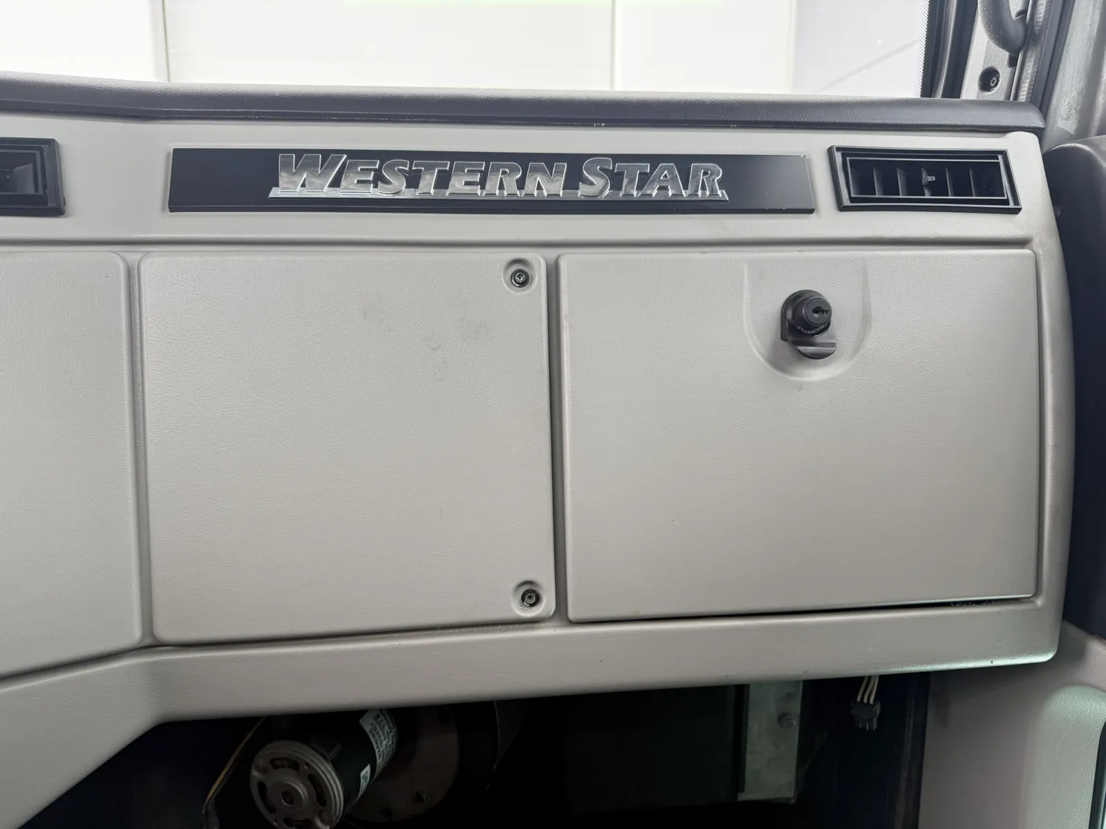 2017 Western Star - image 19