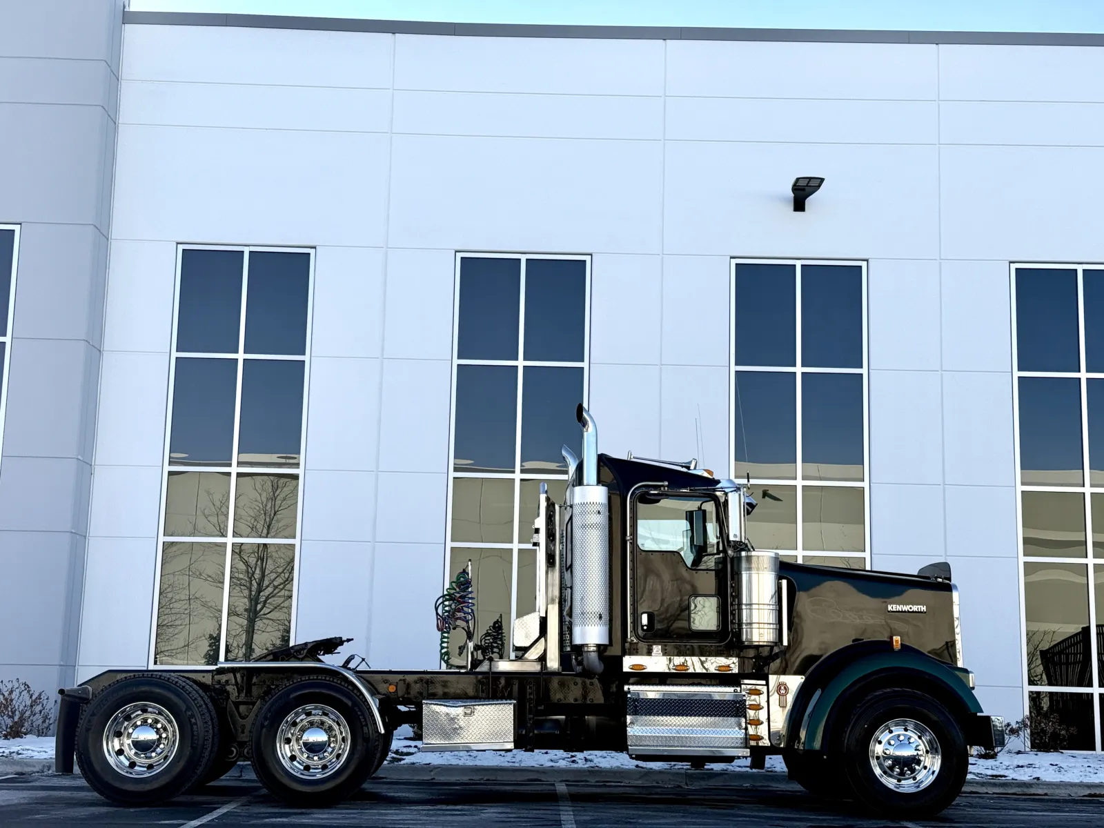 2016 Kenworth W900 - image 3