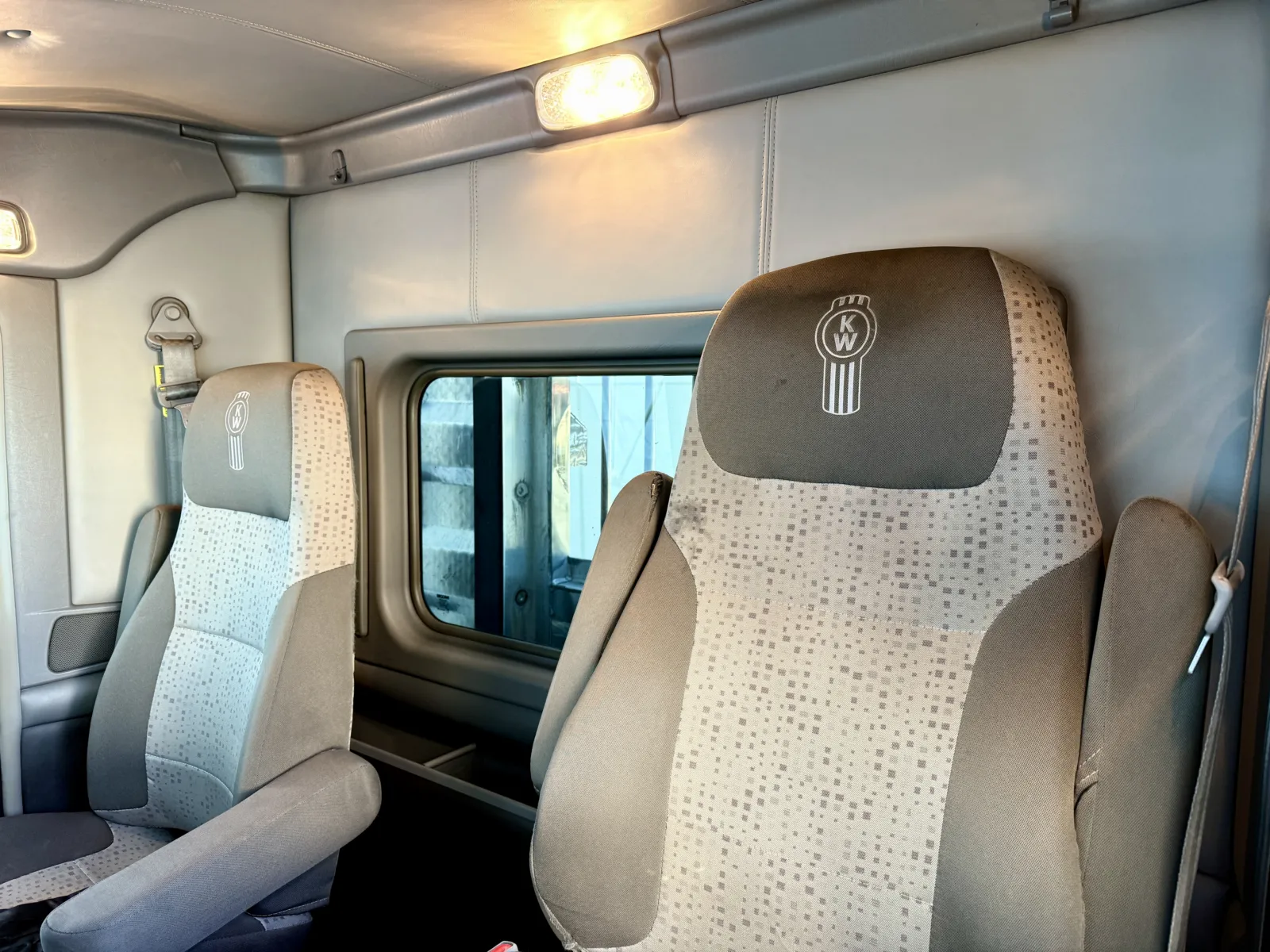 2016 Kenworth W900 - image 20