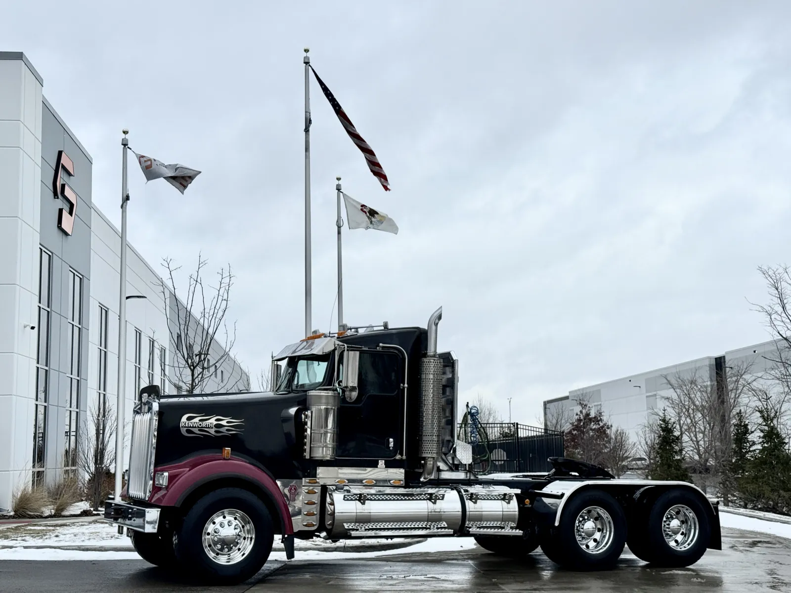 2016 Kenworth W900 - image 1