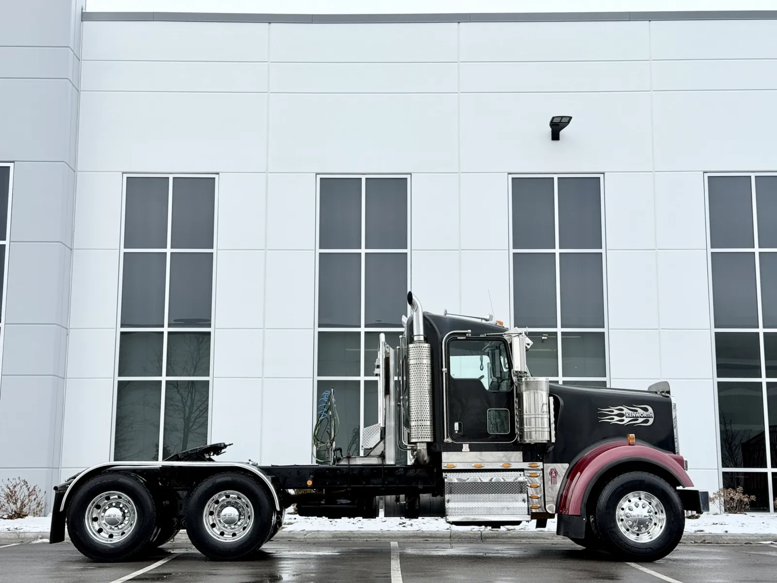 2016 Kenworth W900 - image 3