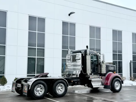 More photos of 2016 KENWORTH W900 at Forge Truck Centers - Illinois, IL