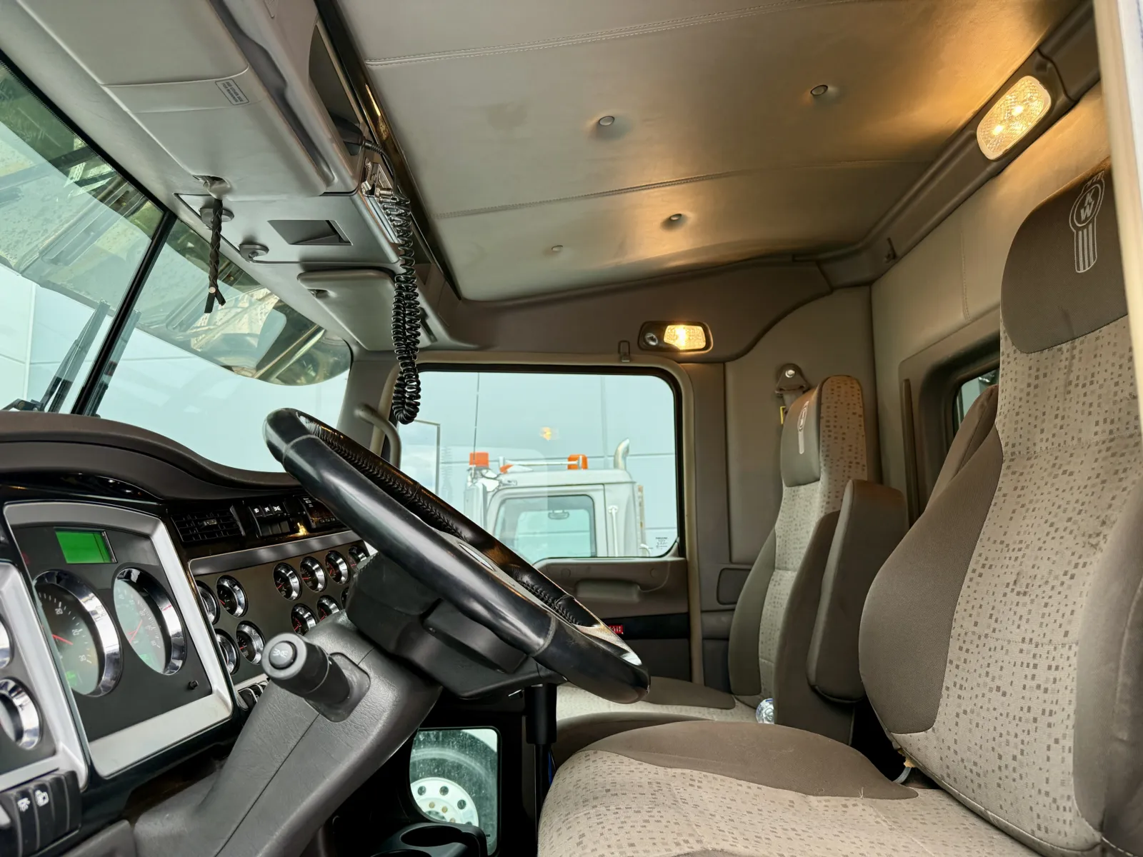 2016 Kenworth W900 - image 14