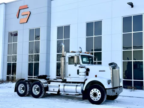 Photos of 2003 KENWORTH W900 for sale in New Lenox, IL at Forge Truck Centers - Illinois