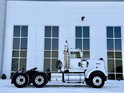 Another view of 2003 KENWORTH W900 for sale in New Lenox, IL at Forge Truck Centers - Illinois