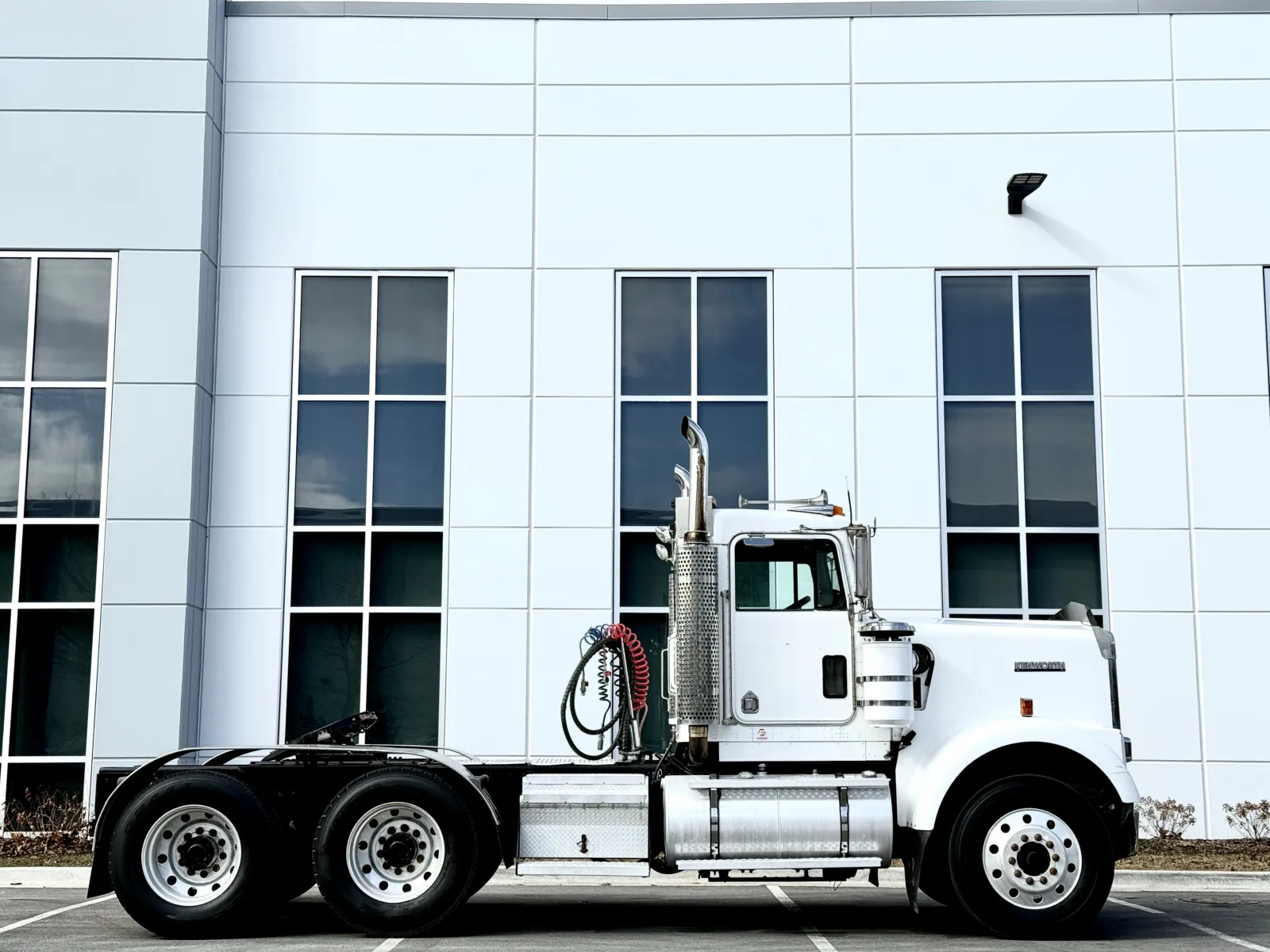 2003 Kenworth W900 - image 3