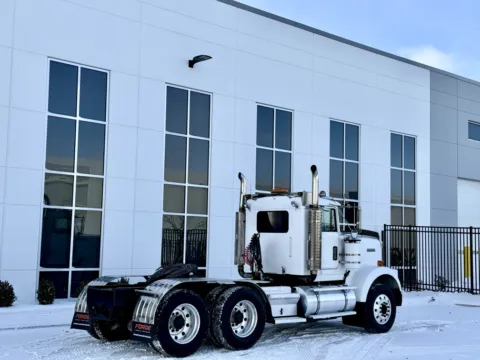 More photos of 2003 KENWORTH W900 at Forge Truck Centers - Illinois, IL
