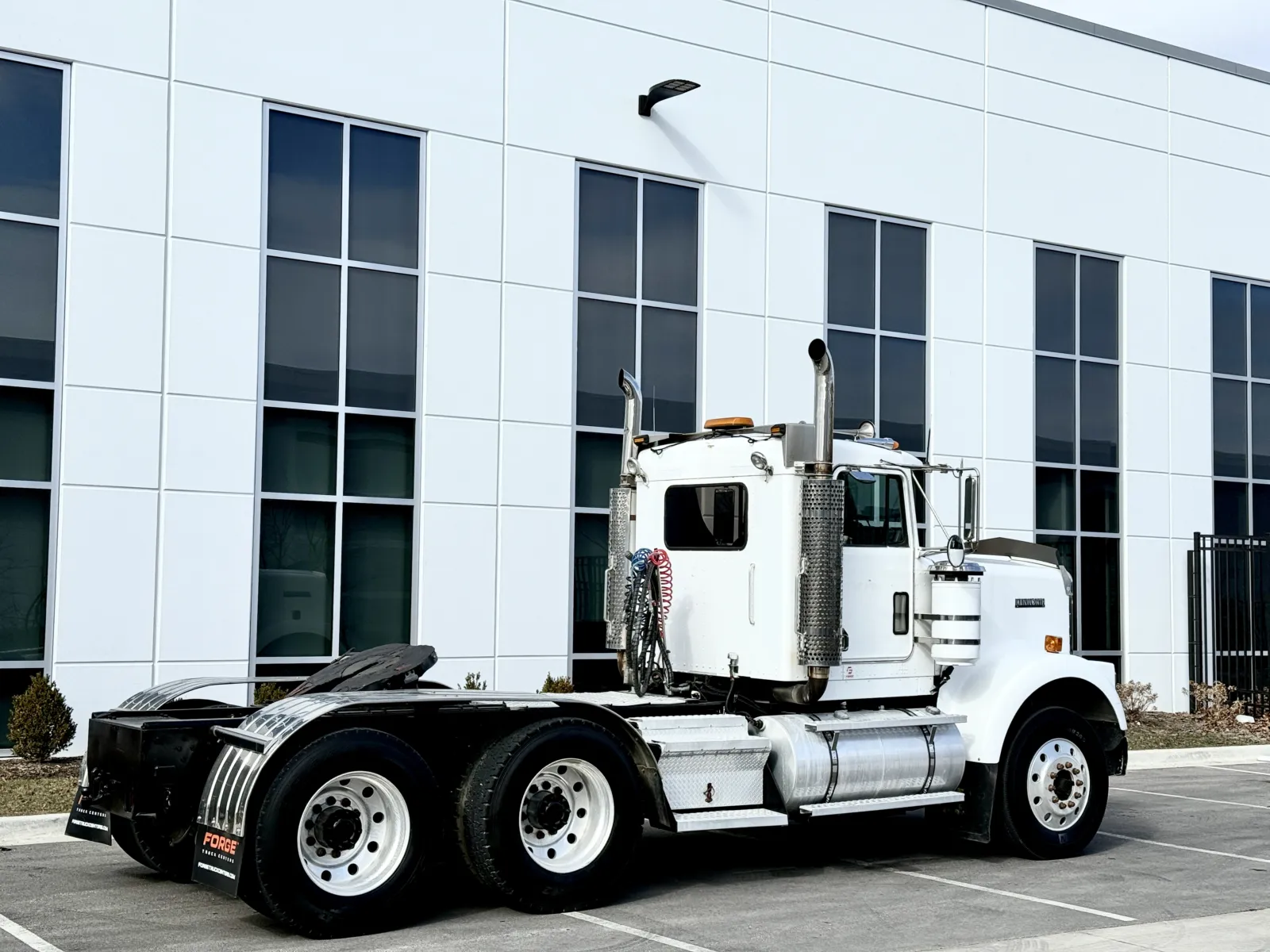 2003 Kenworth W900 - image 5