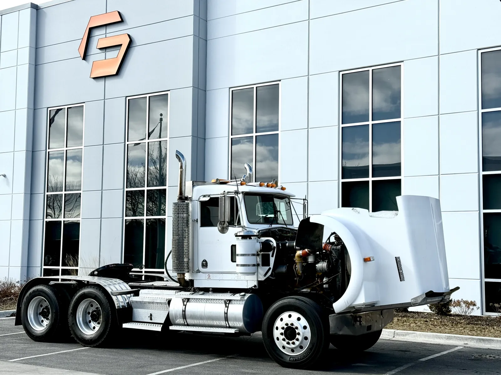 2003 Kenworth W900 - image 9
