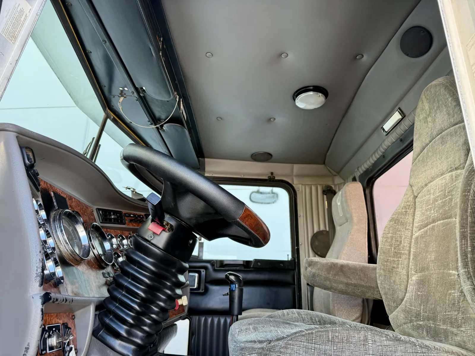 2003 Kenworth W900 - image 14
