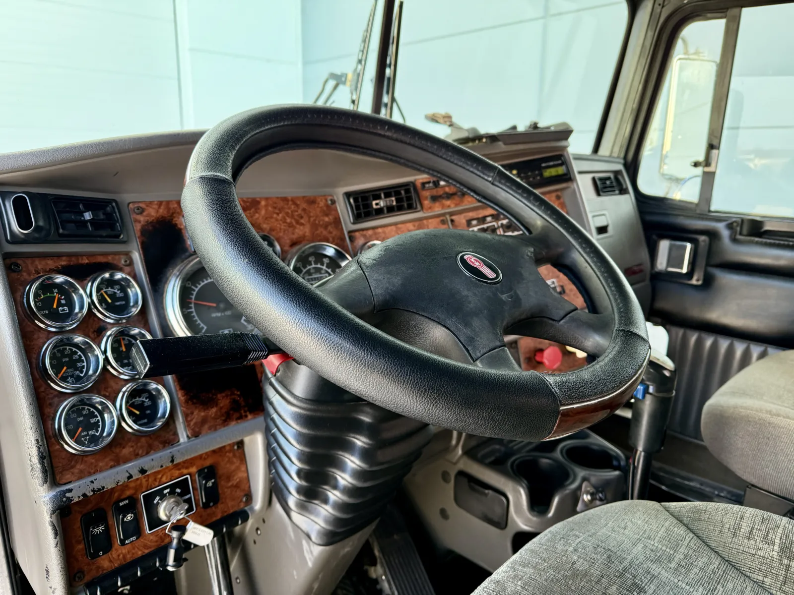 2003 Kenworth W900 - image 15