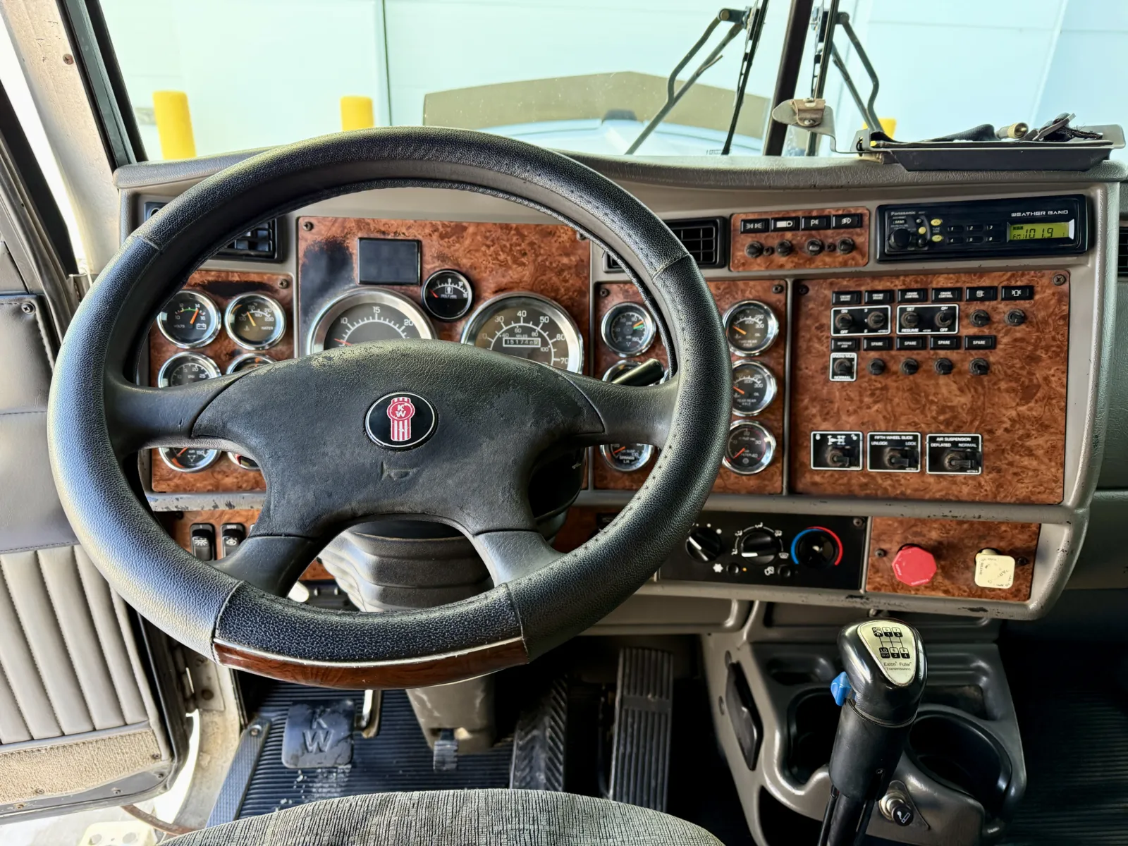 2003 Kenworth W900 - image 16