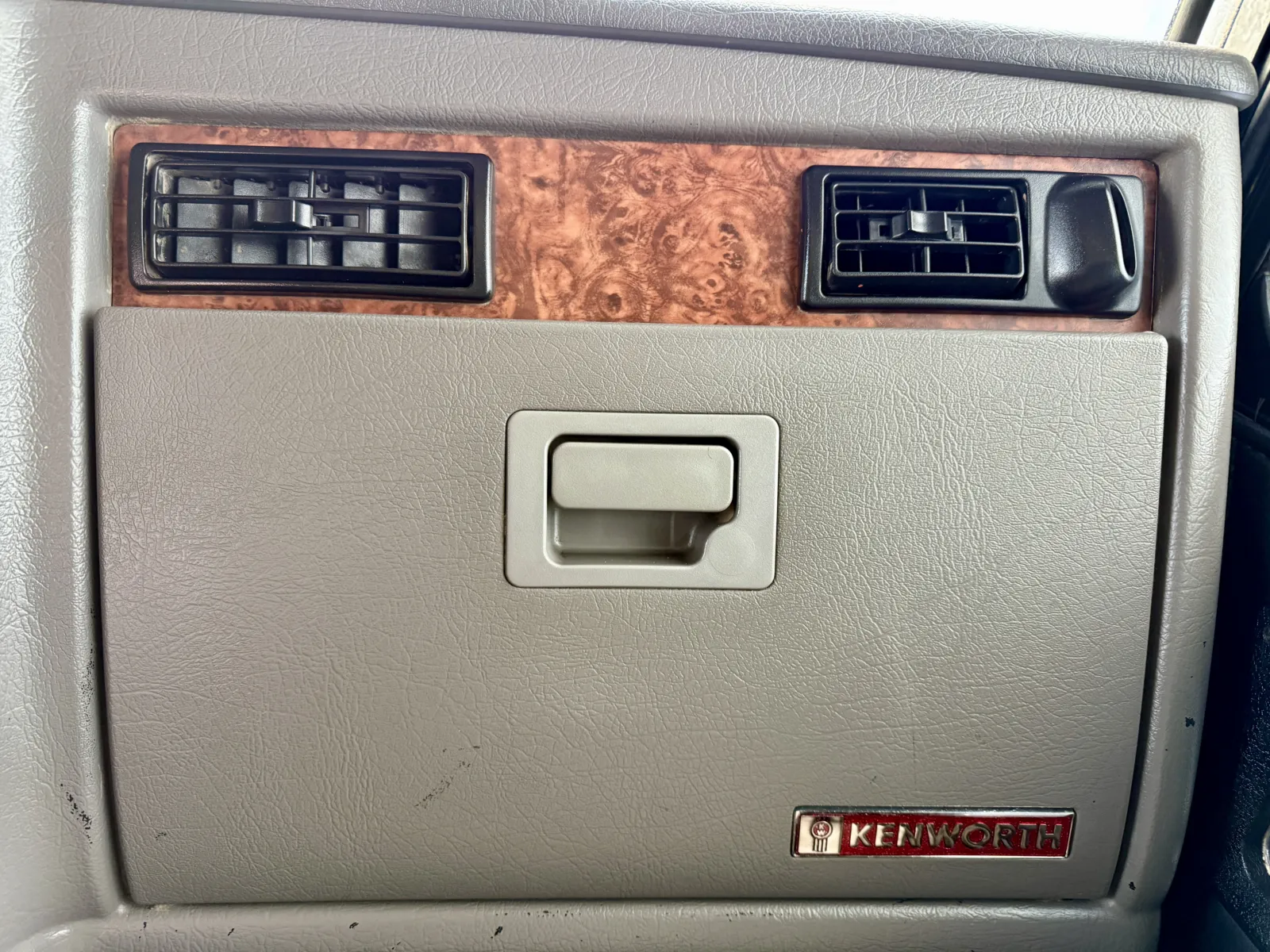 2003 Kenworth W900 - image 19