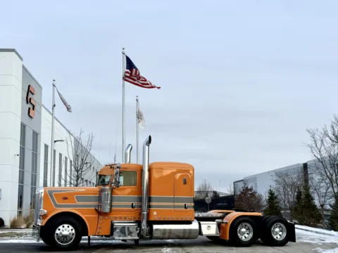 2015 PETERBILT 389 for sale in New Lenox, IL